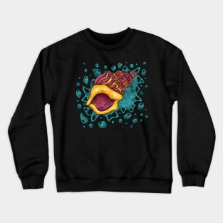 Bright sea shell with gold yellow colors, beach life Crewneck Sweatshirt